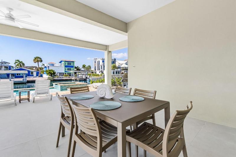 Fort Myers Beach Waterfront Estate with Pool - image 20