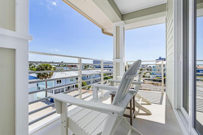 Fort Myers Beach Waterfront Estate with Pool - image 48