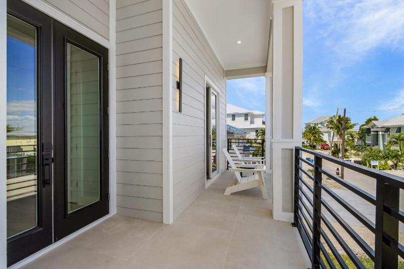 Fort Myers Beach Waterfront Estate with Pool - image 41