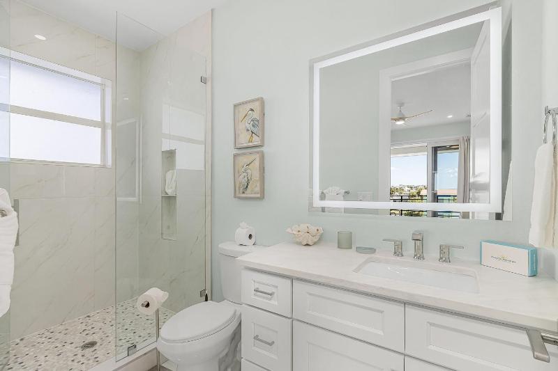 Fort Myers Beach Waterfront Estate with Pool - image 35