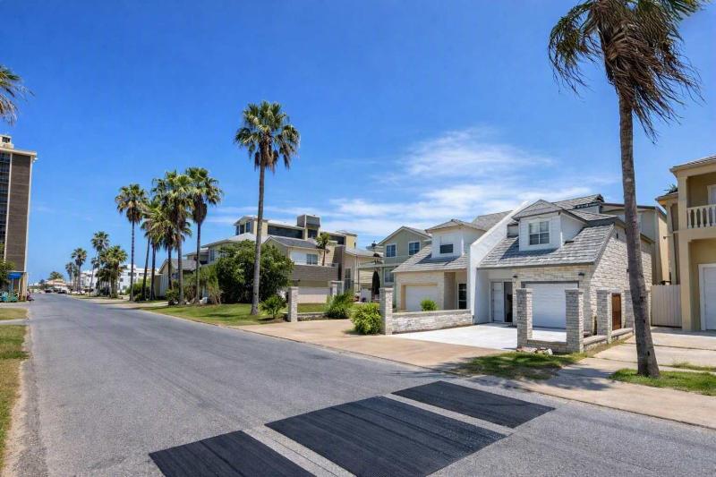 3BR Townhome Steps to Beach New Remodel SPI townhouse - image 3