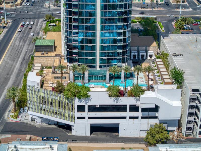 Palms 1 BR Strip View with Balcony - image 10