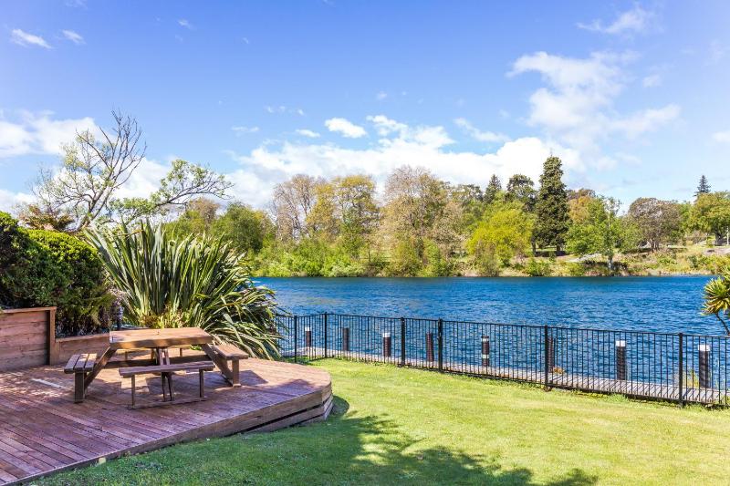 Riverside Villa - Spacious home in a stunning location - image 4