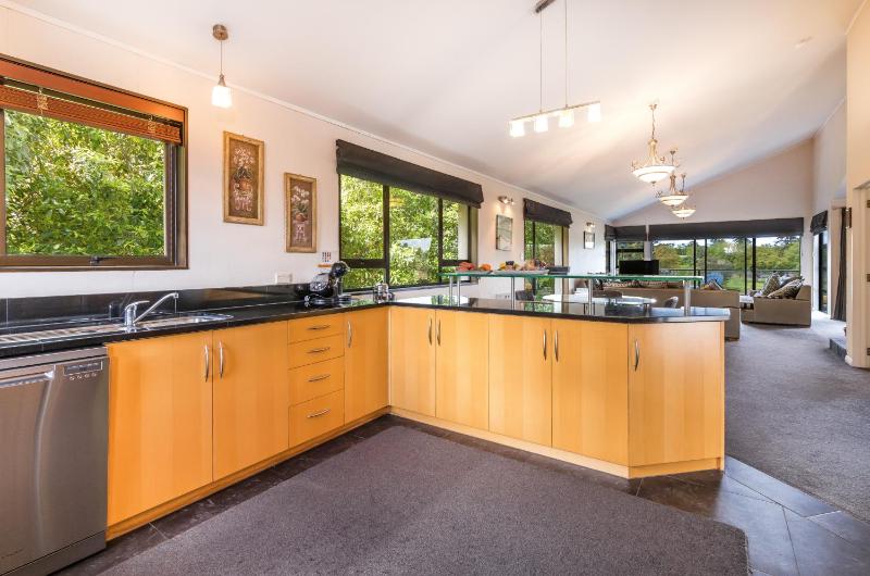 Riverside Villa - Spacious home in a stunning location - image 16