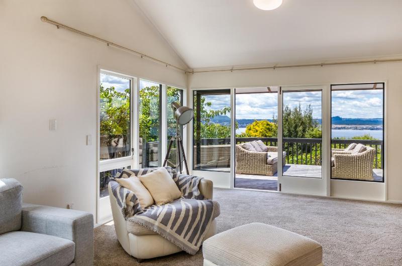 Acacia Bay Views - Serene Panoramic Views Retreat - image 18