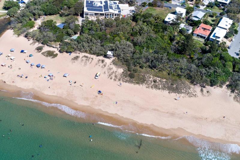Spacious Seaside Oasis on Dicky Beach - image 25