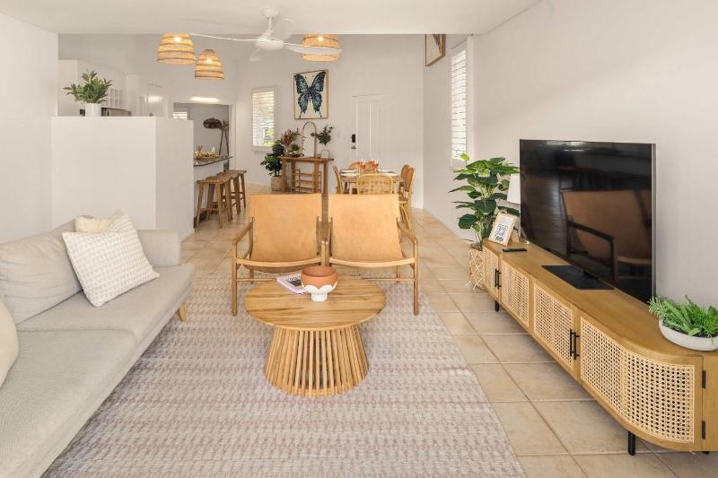 Spacious Seaside Oasis on Dicky Beach - image 31