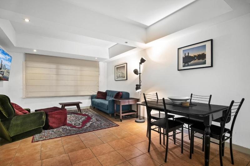 Melbourne 1-Bed Apartment Flinders Street - image 7