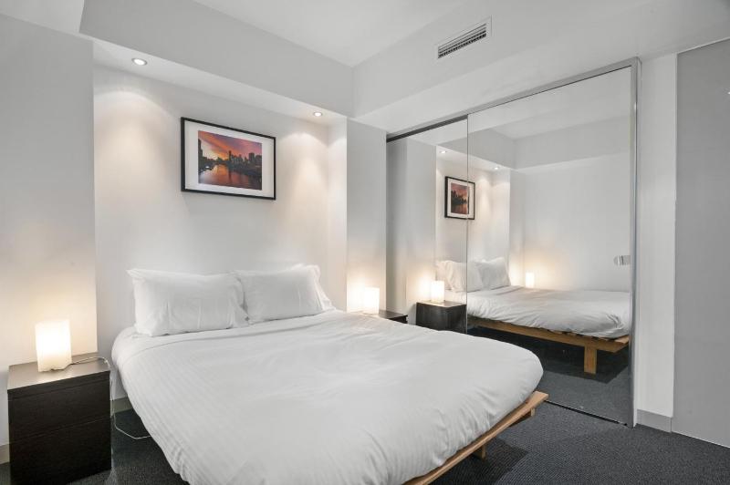 Melbourne 1-Bed Apartment Flinders Street - image 14