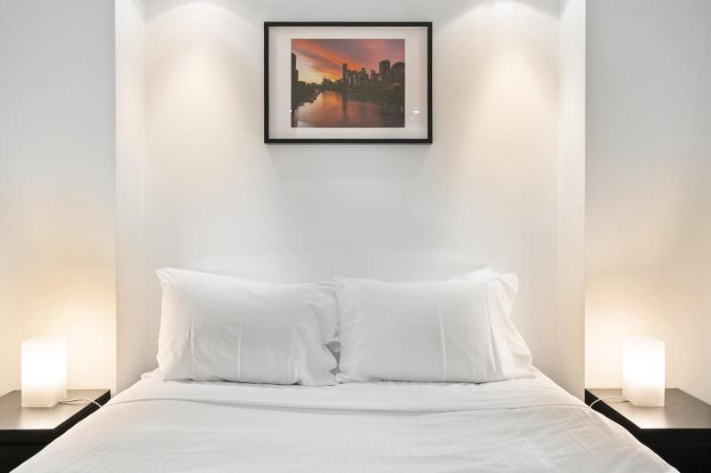 Melbourne 1-Bed Apartment Flinders Street - image 9