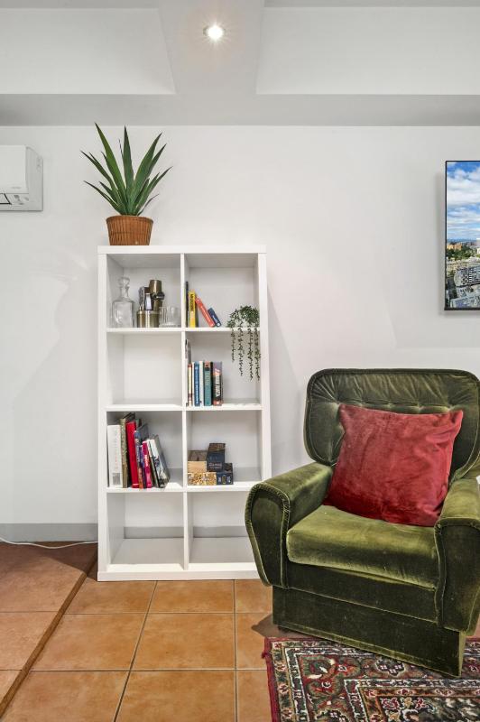 Melbourne 1-Bed Apartment Flinders Street - image 16