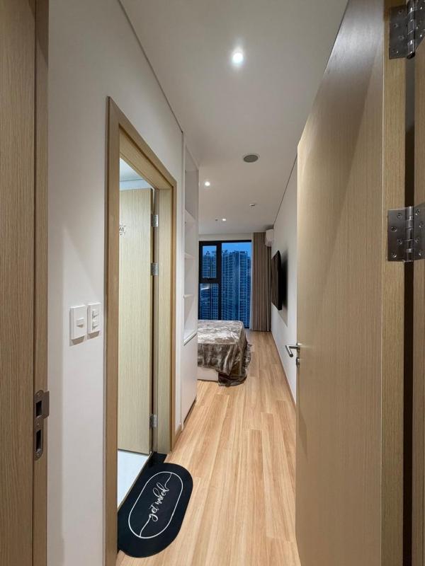 Luxury Ensuite with Beautiful City View of HP - image 2