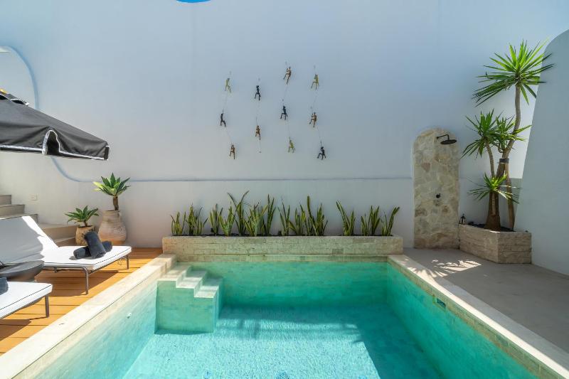 Villa Nara - Contemporary 2BR Villa with Rooftop & Near Beach - image 11
