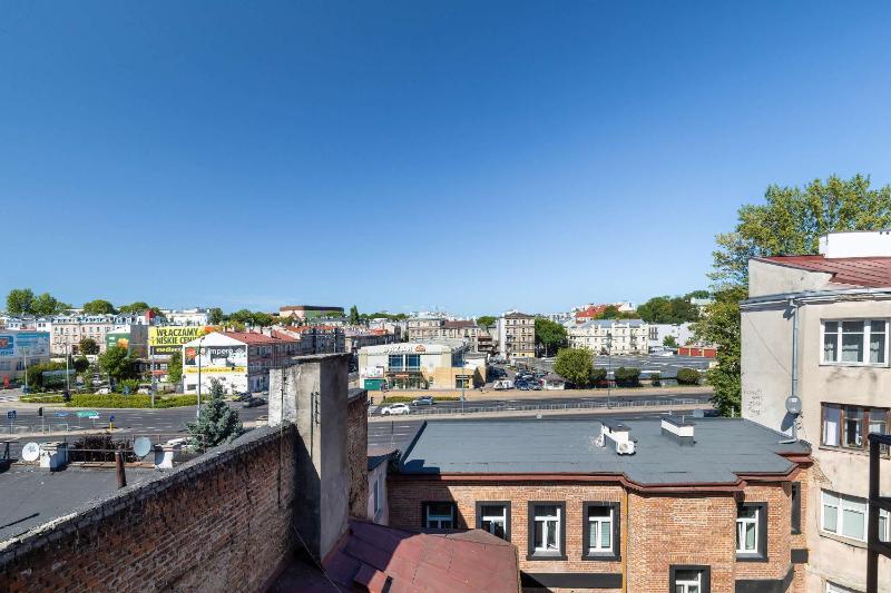 Klimatyzowany Apartament blisko Centrum z 2 Sypialniami by Noclegi Renters - image 8