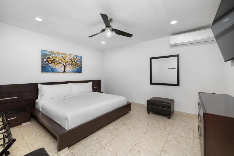 Sotto del Sol 7BR Pool Villa Near Palm Beach & Ritz by Bocobay - image 14