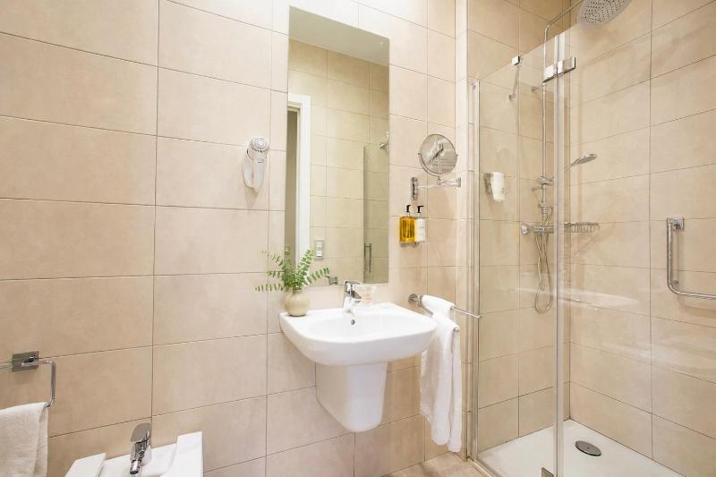 Legazpi Doce Rooms & Suites - image 12