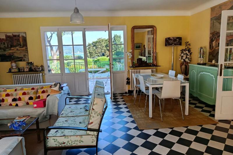 Villa with pool & view of the Gulf of Saint-Tropez - image 16