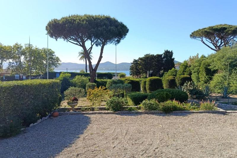 Villa with pool & view of the Gulf of Saint-Tropez - image 3