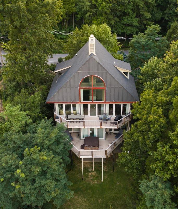 Luxury Chalet 5BR Sleeps 18 Mind-Blowing Views - image 29