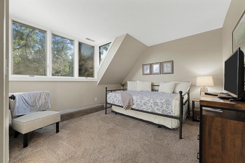 Luxury Chalet 5BR Sleeps 18 Mind-Blowing Views - image 33