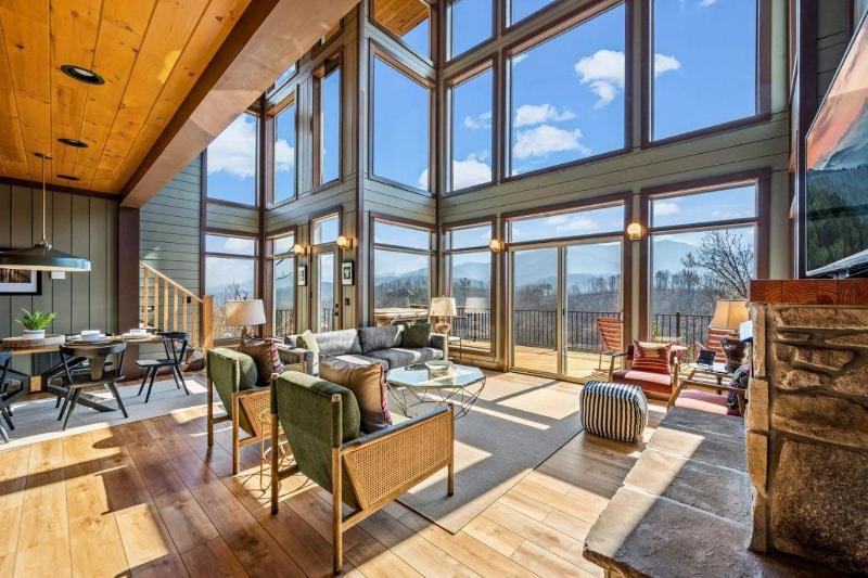 Luxury Cabin Mountain Views Hot Tub & Game Loft - image 36
