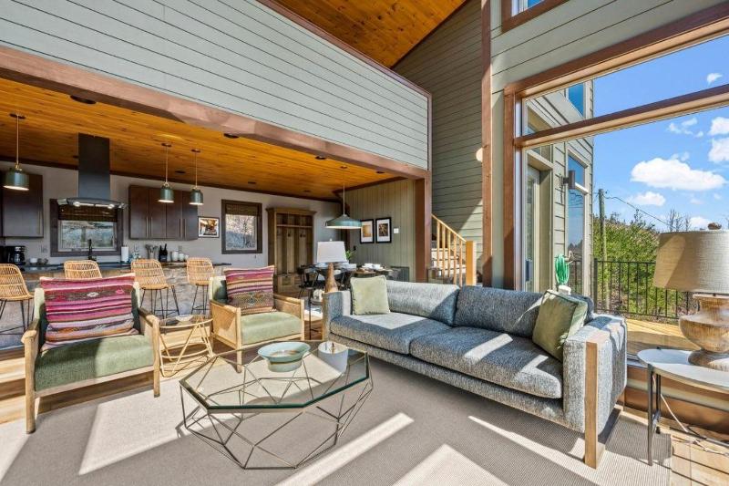 Luxury Cabin Mountain Views Hot Tub & Game Loft - image 29