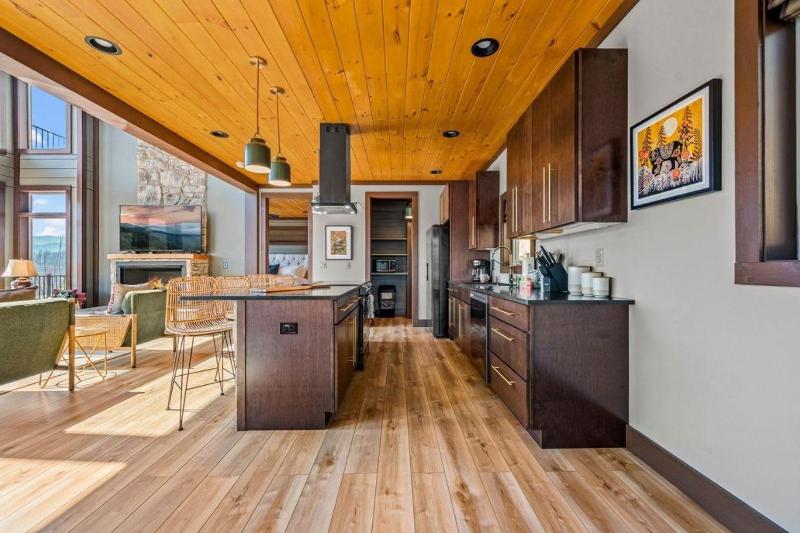 Luxury Cabin Mountain Views Hot Tub & Game Loft - image 31