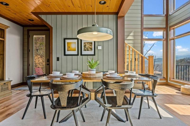 Luxury Cabin Mountain Views Hot Tub & Game Loft - image 33