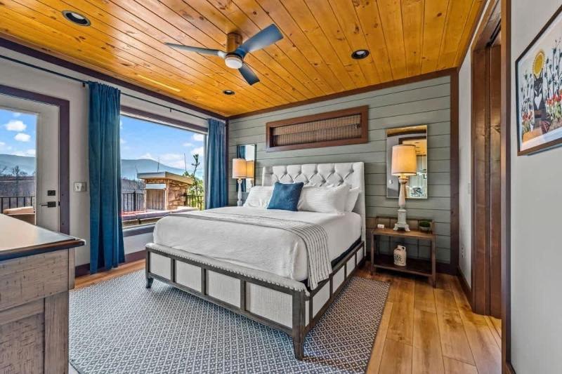 Luxury Cabin Mountain Views Hot Tub & Game Loft - image 15