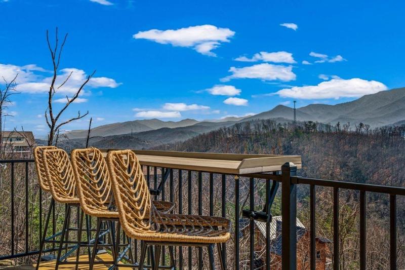 Luxury Cabin Mountain Views Hot Tub & Game Loft - image 43