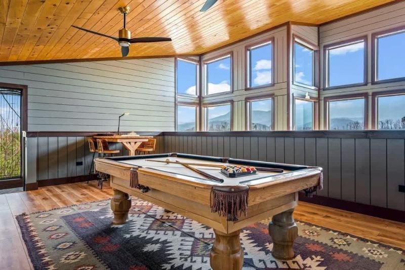 Luxury Cabin Mountain Views Hot Tub & Game Loft - image 48
