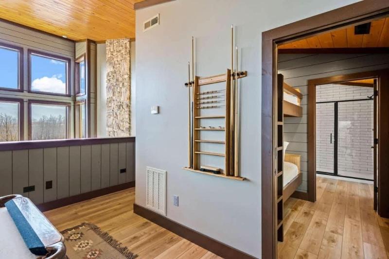Luxury Cabin Mountain Views Hot Tub & Game Loft - image 46