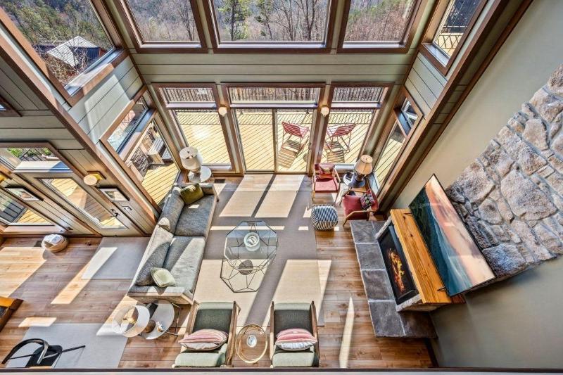 Luxury Cabin Mountain Views Hot Tub & Game Loft - image 37