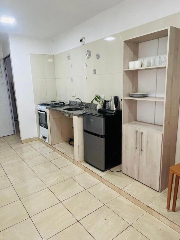 Habitación privada con cocina y baño compartido - image 1