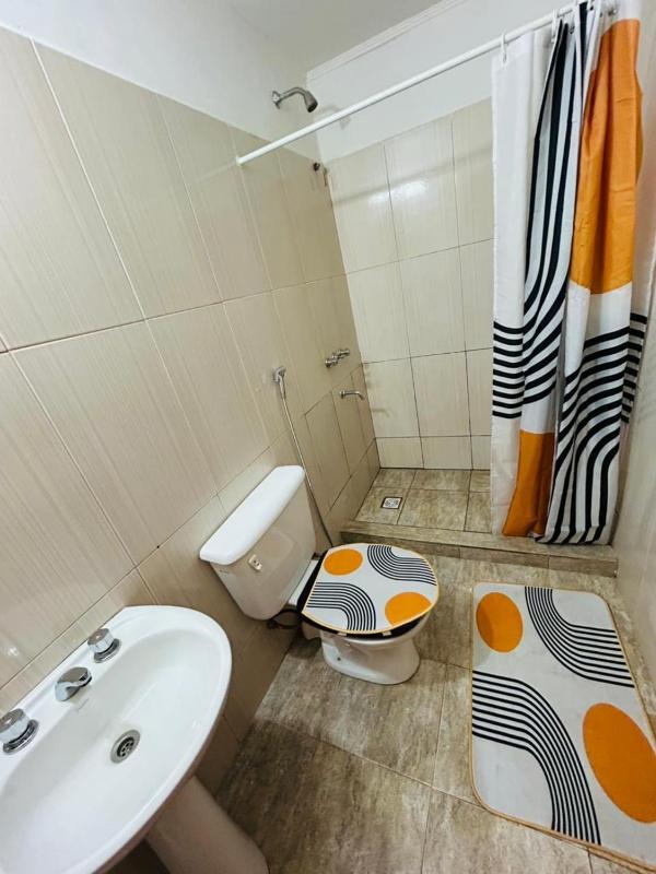 Habitación privada con cocina y baño compartido - image 14