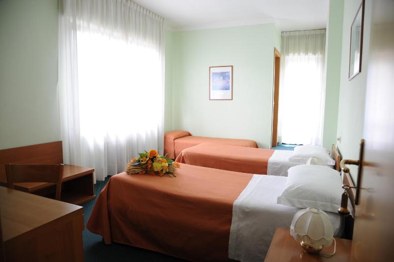 Triple Room image 3