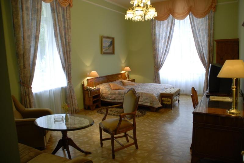 One-Bedroom Suite image 1