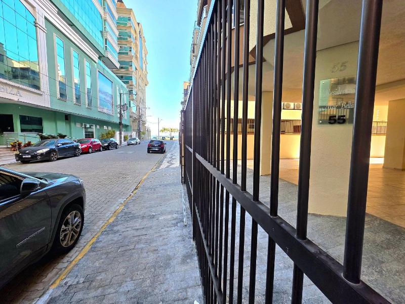 New Apt Steps from the Beach in Meia Praia - image 44