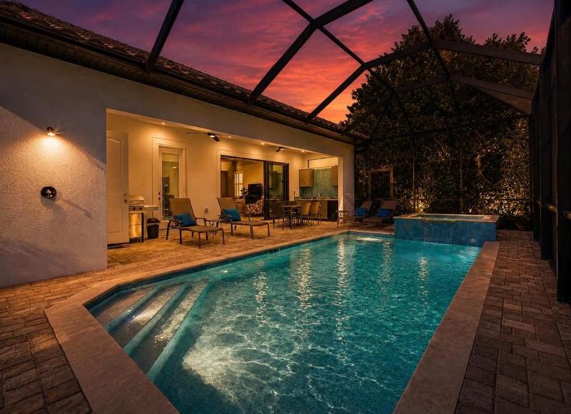 Naples Modern Masterpiece 3BR Pool Spa & Bikes - image 18