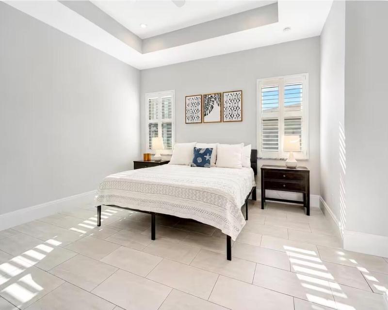 Naples Modern Masterpiece 3BR Pool Spa & Bikes - image 3