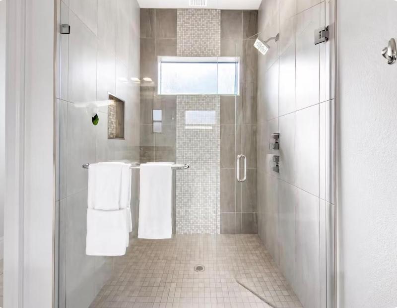 Naples Modern Masterpiece 3BR Pool Spa & Bikes - image 8