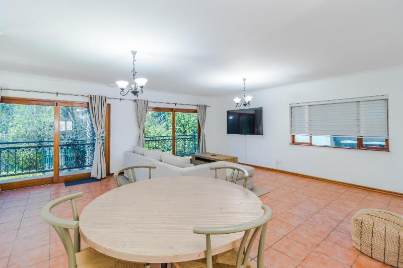 Melrose Place Apartment - image 6