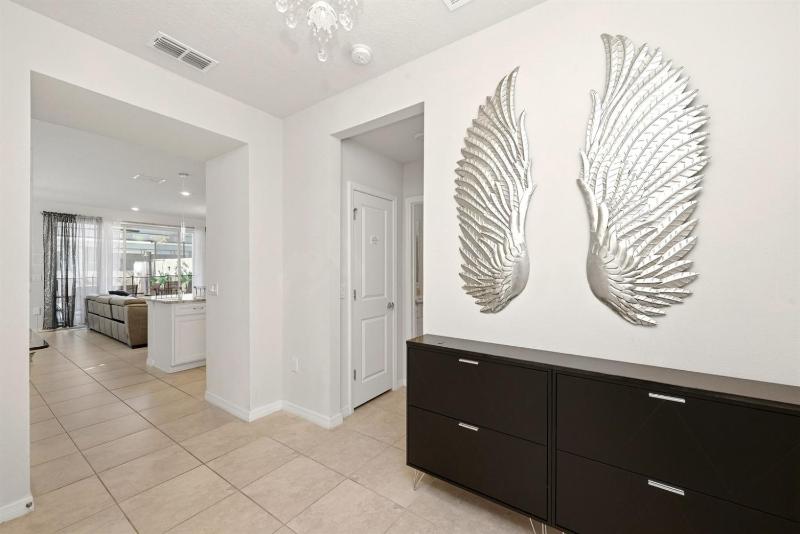 Sleek 5BR Home near Disney Pool & Park - image 45