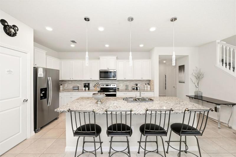 Sleek 5BR Home near Disney Pool & Park - image 18