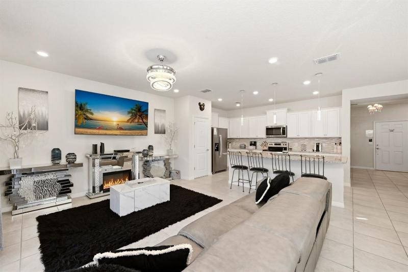 Sleek 5BR Home near Disney Pool & Park - image 13