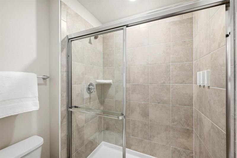 Sleek 5BR Home near Disney Pool & Park - image 43