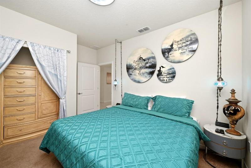 Sleek 5BR Home near Disney Pool & Park - image 32
