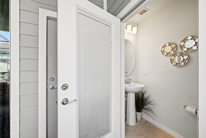 Sleek 5BR Home near Disney Pool & Park - image 16