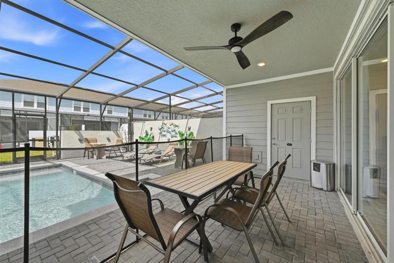 Sleek 5BR Home near Disney Pool & Park - image 36
