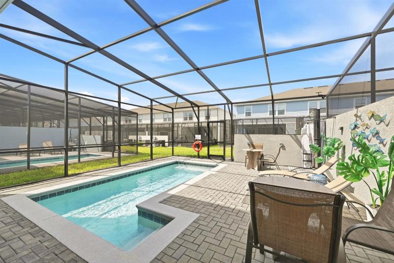 Sleek 5BR Home near Disney Pool & Park - image 19